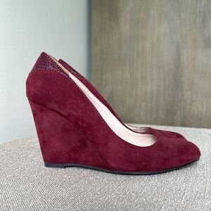 Restricted Size 8 Burgandy wedge with heel detail.
